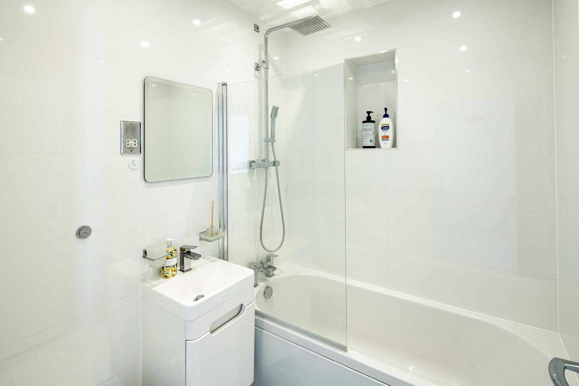 Bright & Modern Newly Refurb 2-Bed 2-Bath Whole Apartment Near Hyde Park & Kensington, Prime Paddington Location Zone 1 لندن المظهر الخارجي الصورة